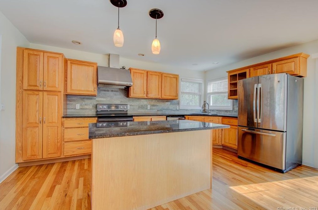 59 Sherwood, East Hampton, CT 06447