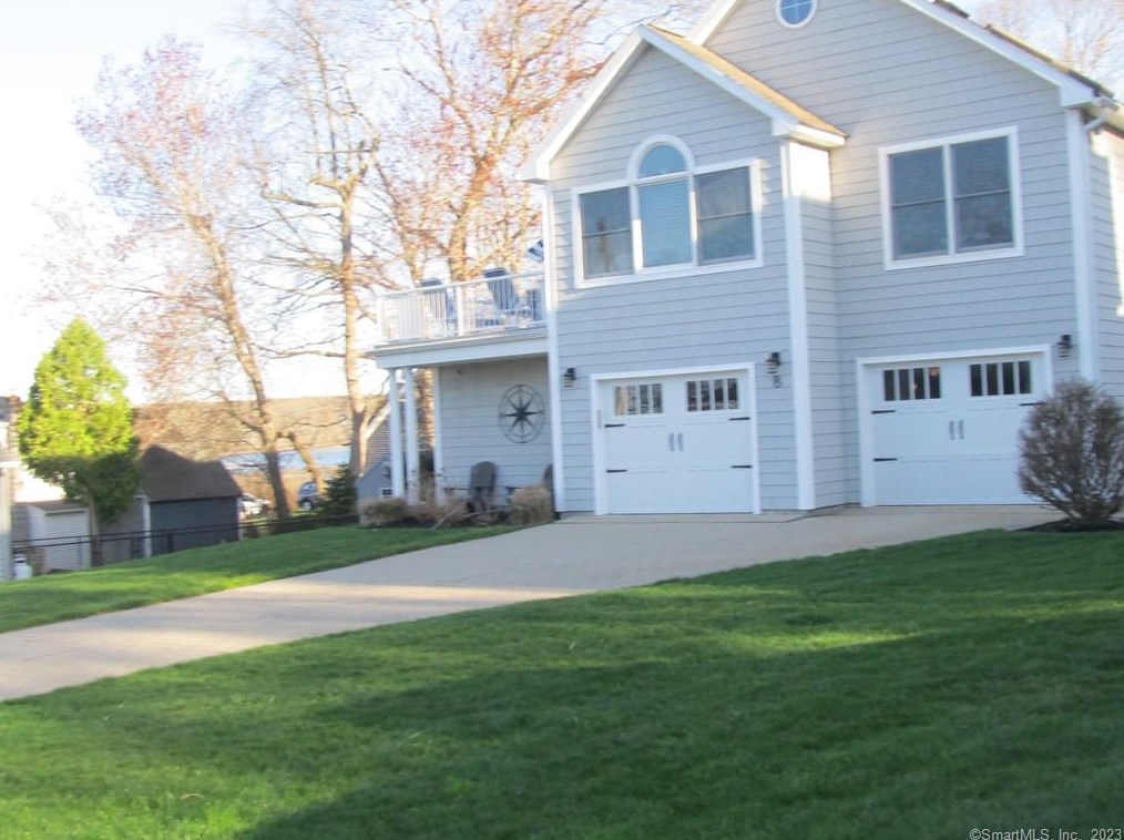 8 Woodland Dr, Niantic, CT 06357
