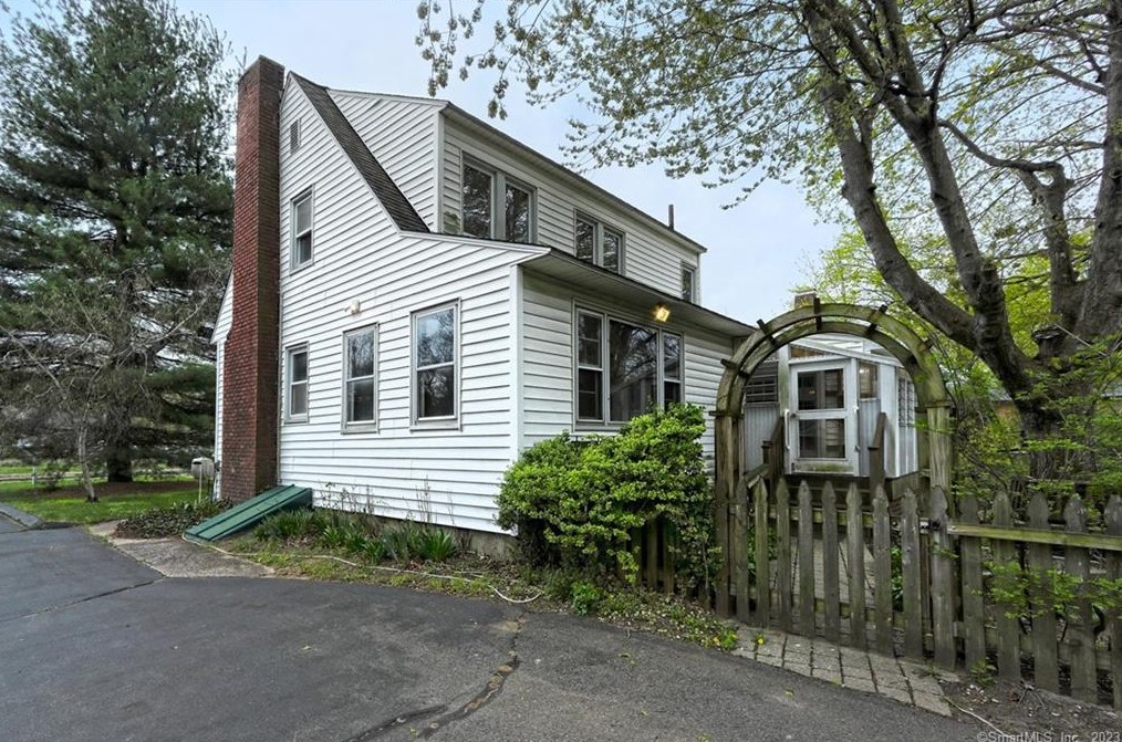15 Laydon Ave, North Haven, CT 06473