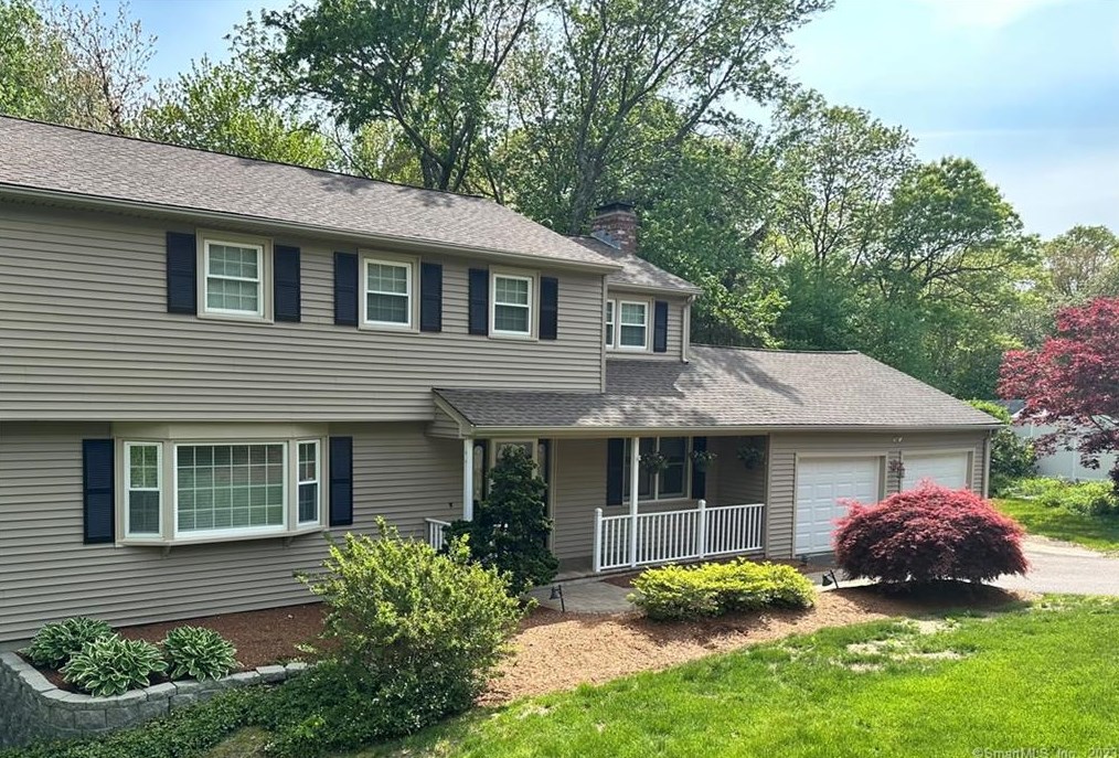 29 Elizabeth Ln, Tolland, CT 06084