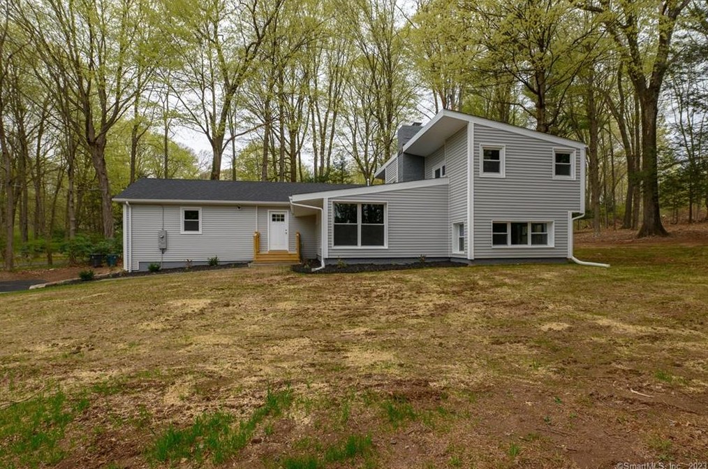 864 Mountain Rd, Cheshire, CT 06410