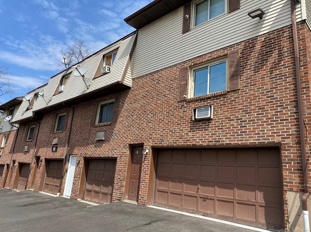 145 Wolcott St Apt 1, Waterbury, CT 06705
