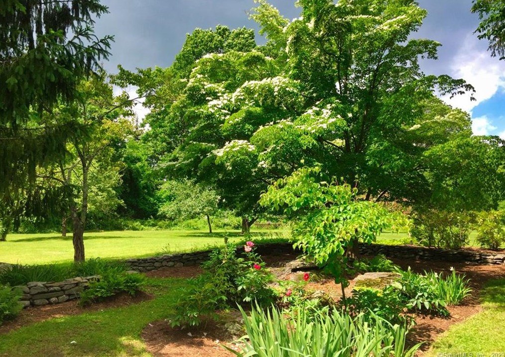 37 Ore Mine Rd, Lakeville, CT 06039
