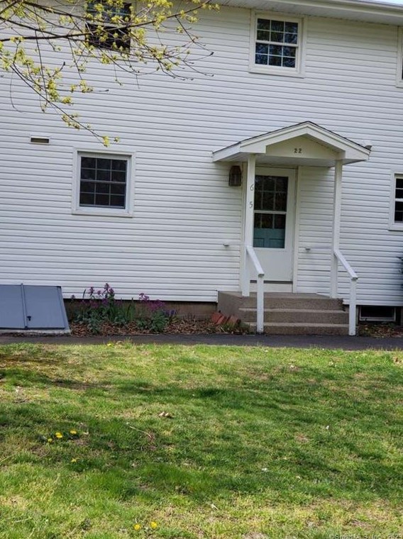 22 College St #5, Clinton, CT 06413