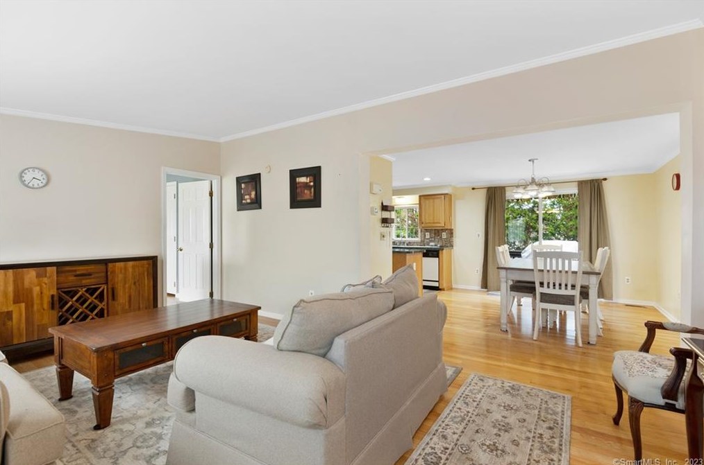 3 Laurel Cir, East Windsor, CT 06088