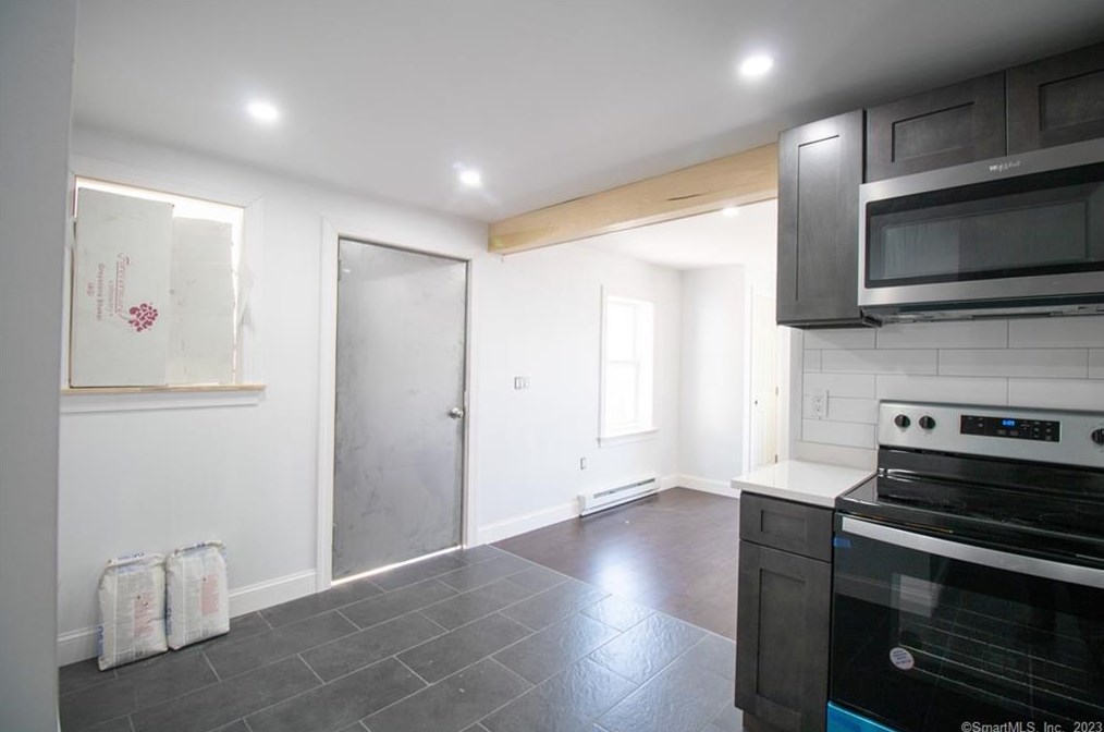 25 Brewer St #1, United States Coast Guard Ac, CT 06320