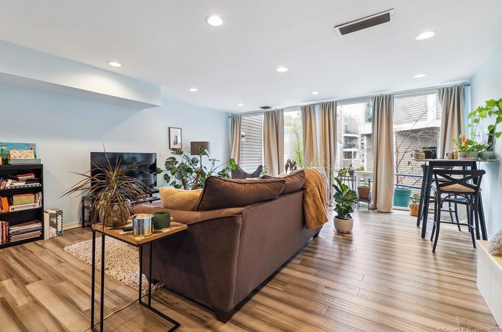 60 Harbour Close, New Haven, CT 06519-2836