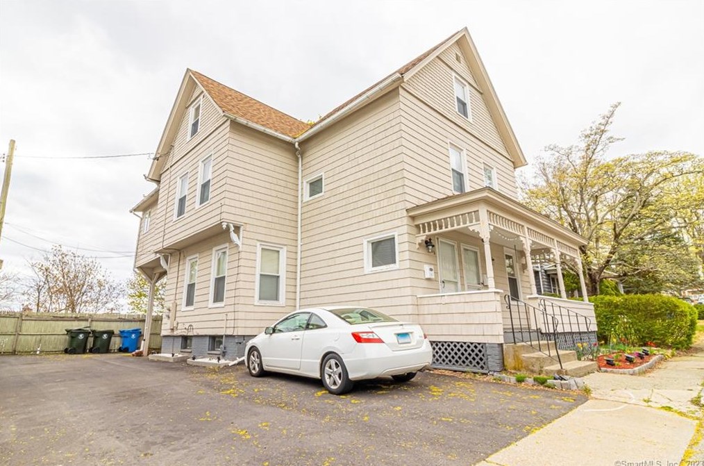 6 Robbins Ct, Norwich, CT 06360