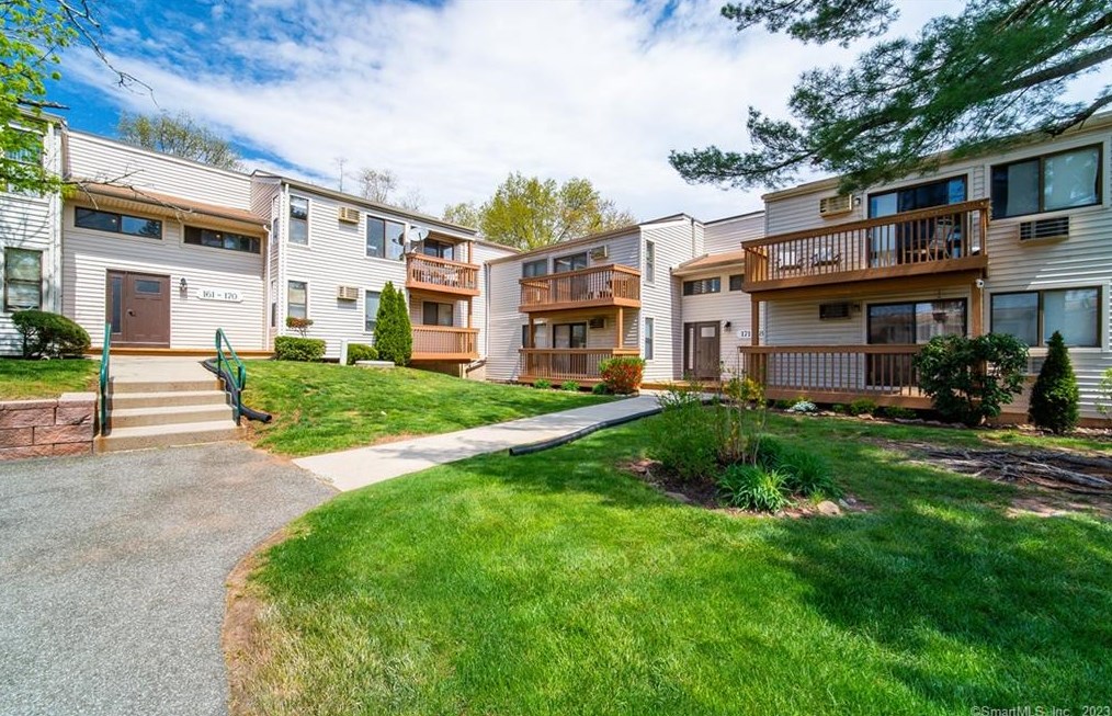 180 Woodland #180, Cromwell, CT 06416