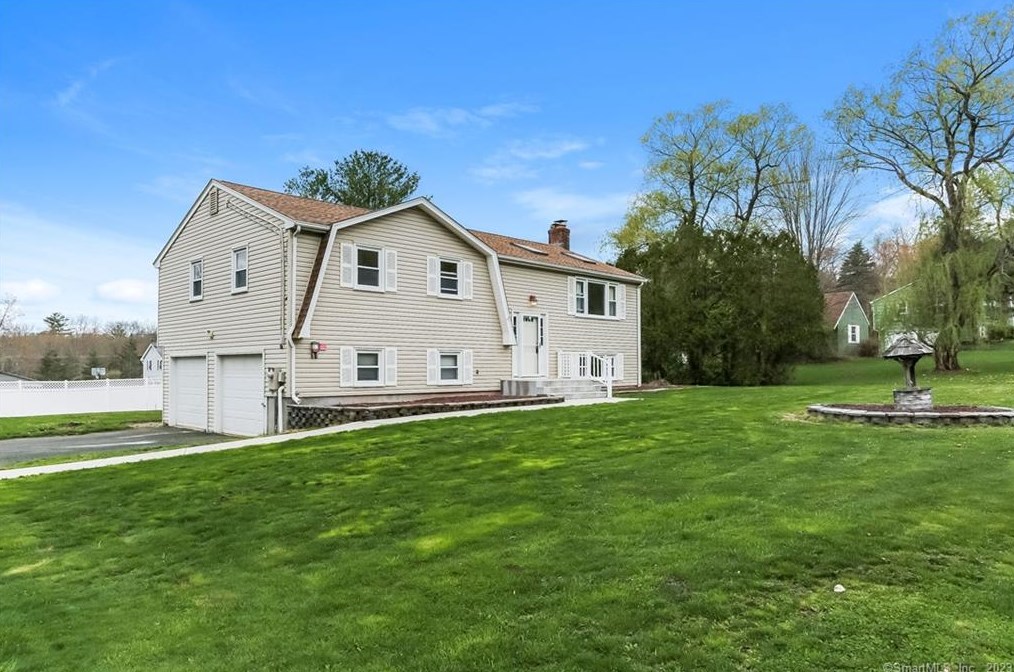 6 Carriage Ln, East Granby, CT 06026