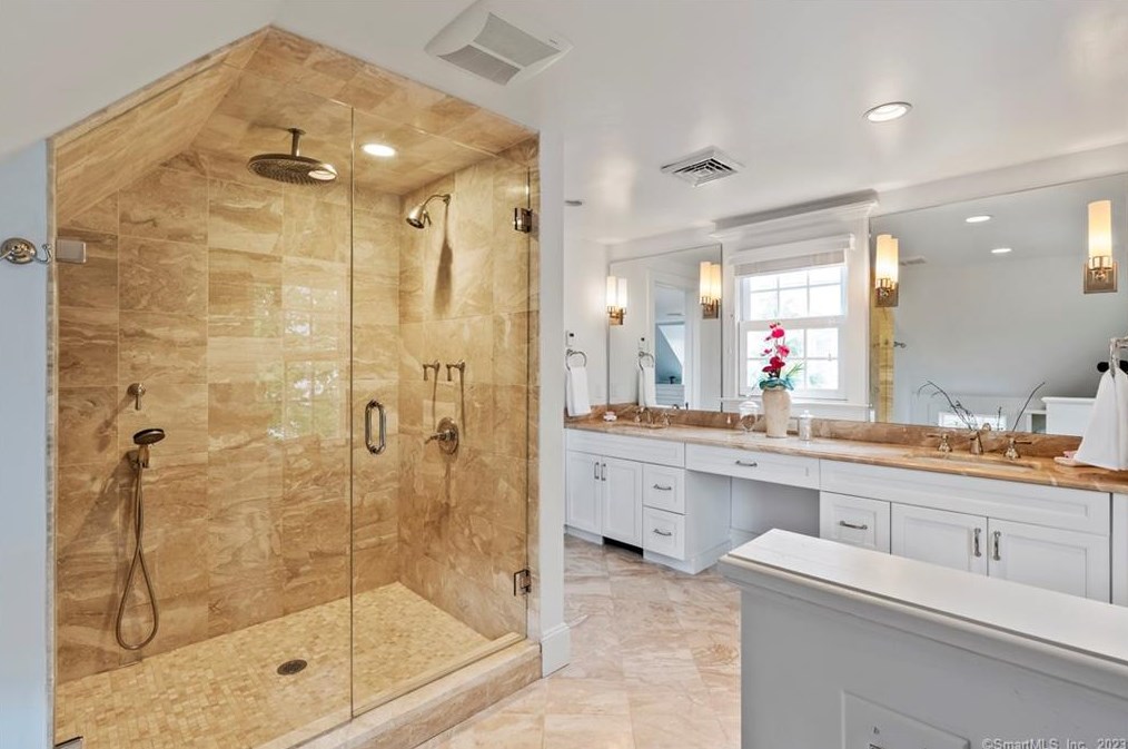 20 Apple Tree Trl, Westport CT  06880-6803 exterior