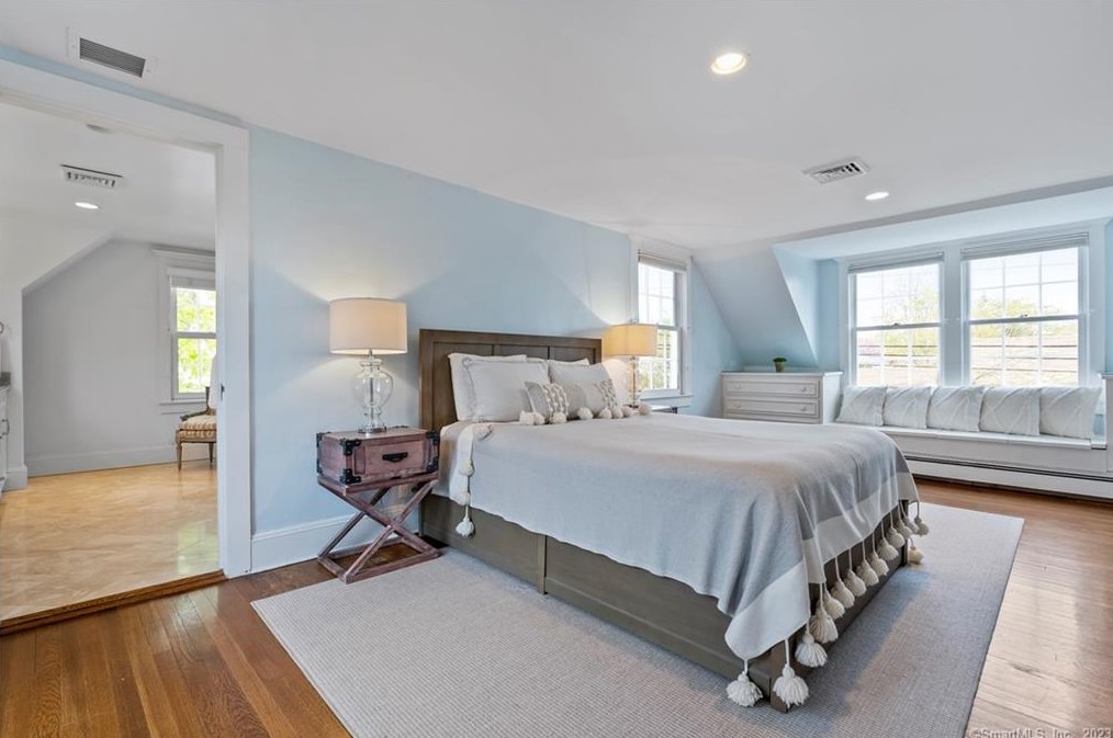 20 Apple Tree Trl, Westport CT  06880-6803 exterior