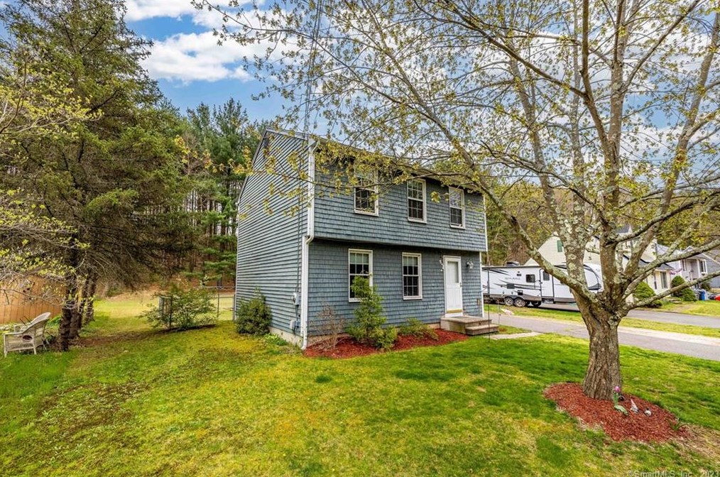 67 Love Ln, Manchester, CT 06040