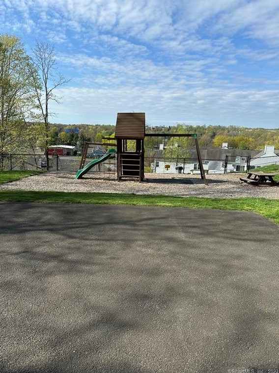 55 Mill Plain Rd, Danbury CT  06811-5155 exterior