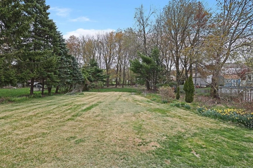 15 Benneville Rd, Milford, CT 06461