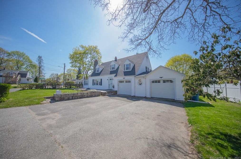 17 Wild Rose Pl, Waterford, CT 06385