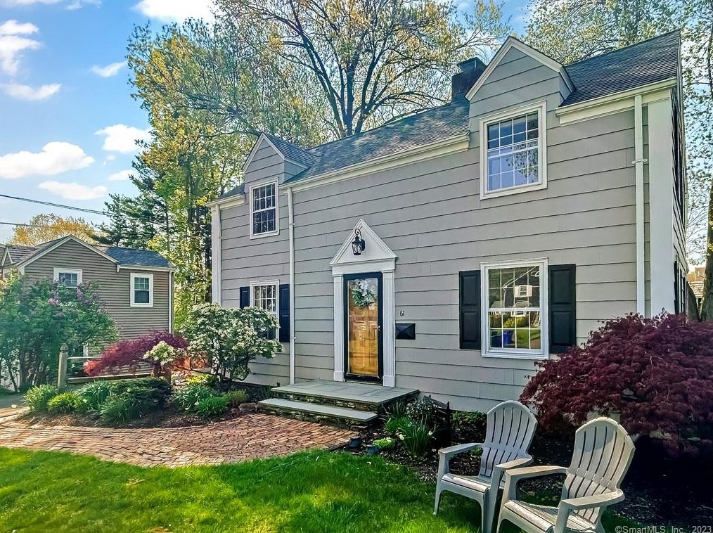 61 Ledgewood Rd, Hartford, CT 06107-3732