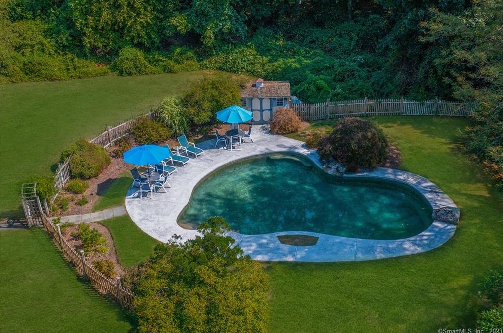 17 Nimrod Farm Rd, Weston, CT 06883 exterior