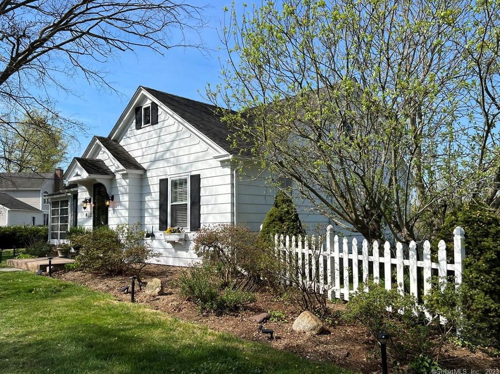 85 Windmill Hill Rd, Branford, CT 06405