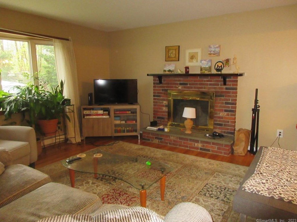 5 Hayestown Rd, Danbury, CT 06811