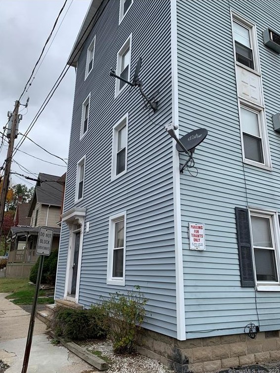 13 Park Pl, Union City, CT 06770