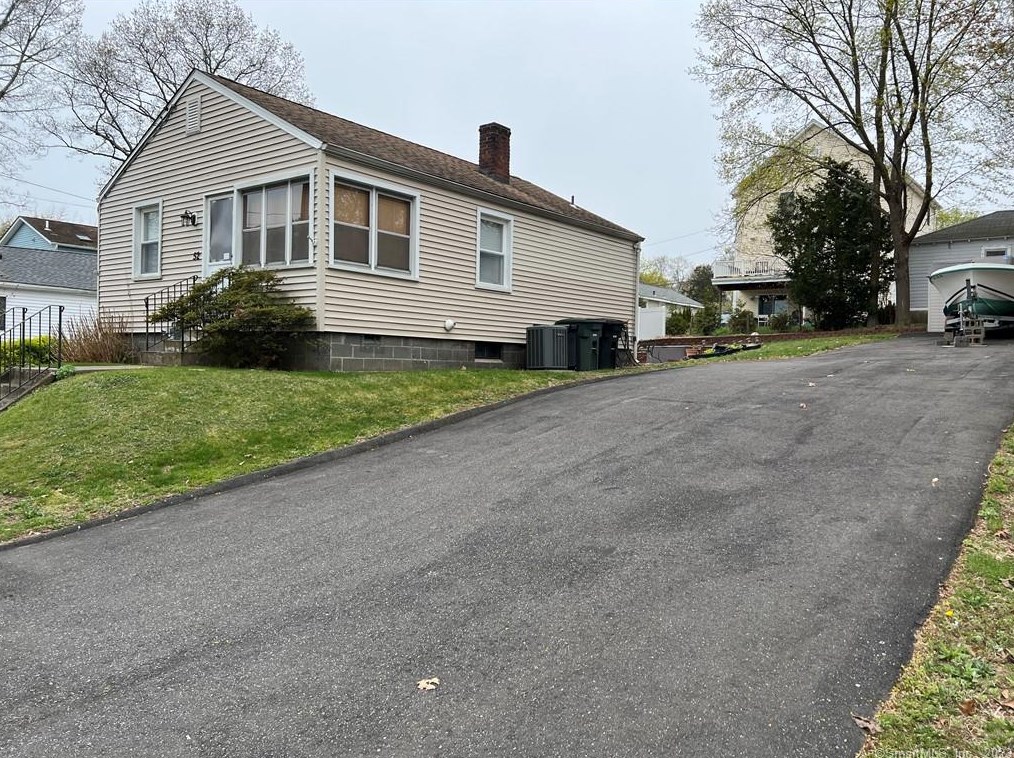 52 East Ave, Milford, CT 06460