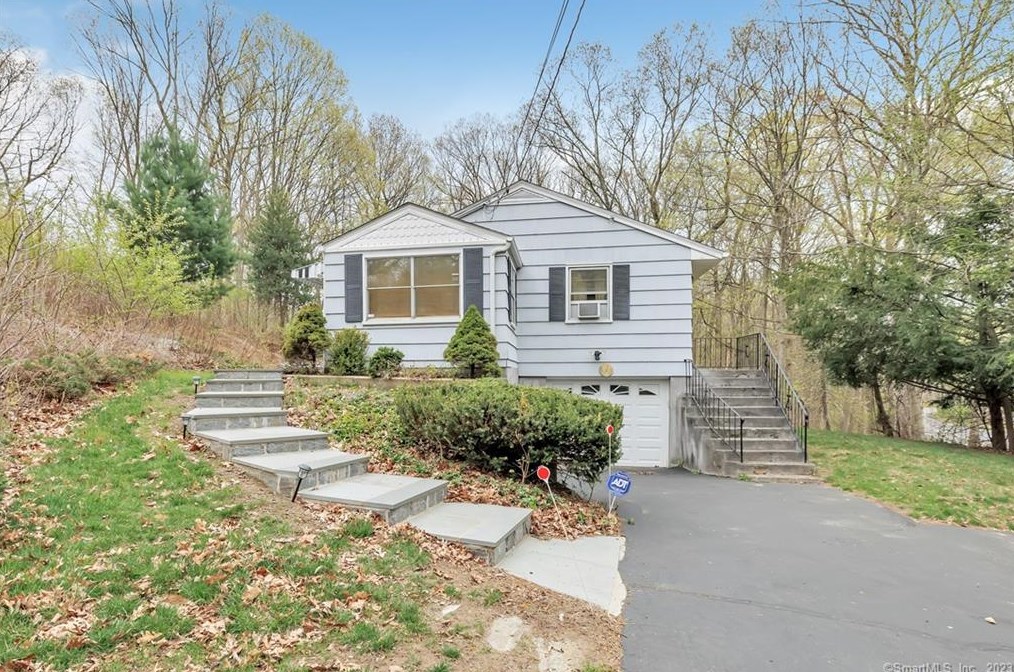 452 Shelton Ave, Huntington, CT 06484