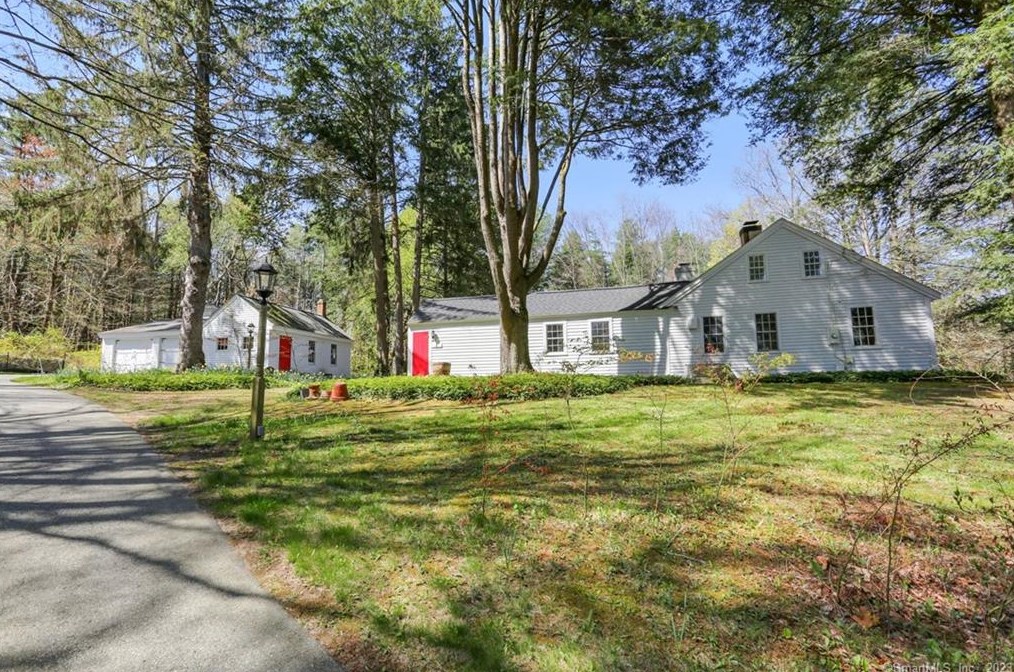248 Mashamoquet Rd, Pomfret Center, CT 06259