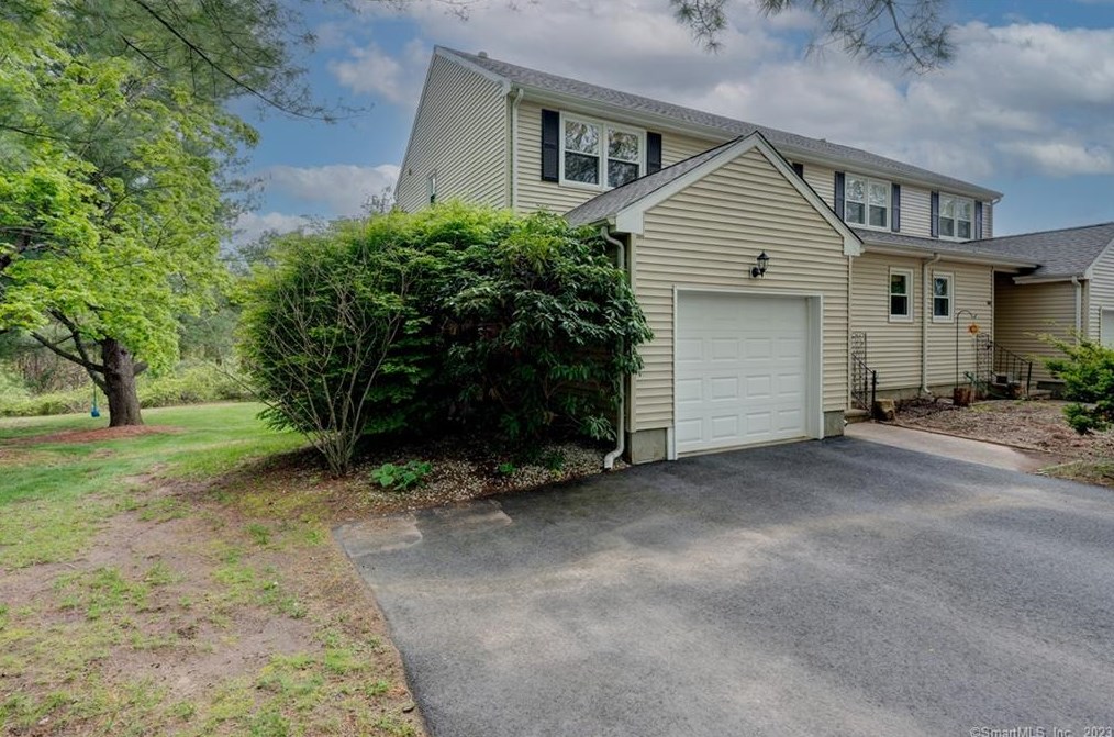42 Norman Dr #42, Glastonbury, CT 06033