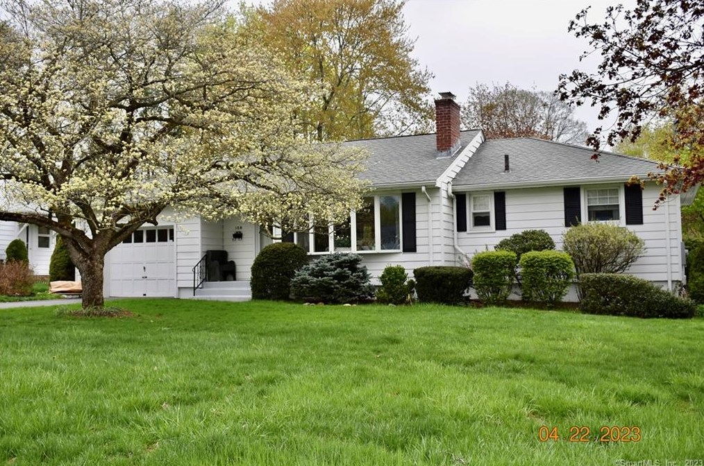 158 Forest Ridge Rd, Waterbury CT  06708-8102 exterior