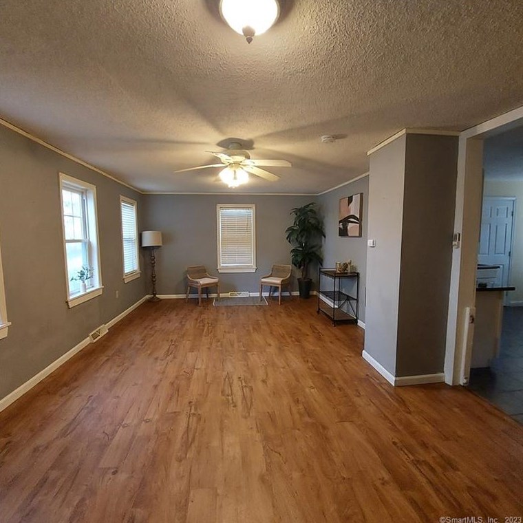 57 Community Ave #57, Plainfield, CT 06374