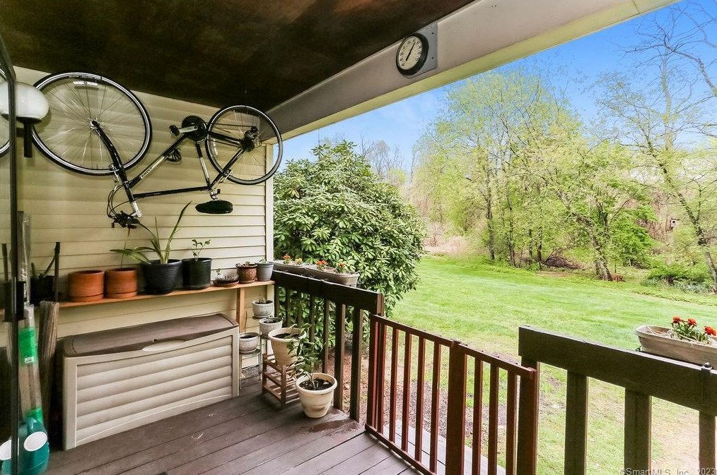 15 Simsbury Lndg, Simsbury, CT 06070-1434