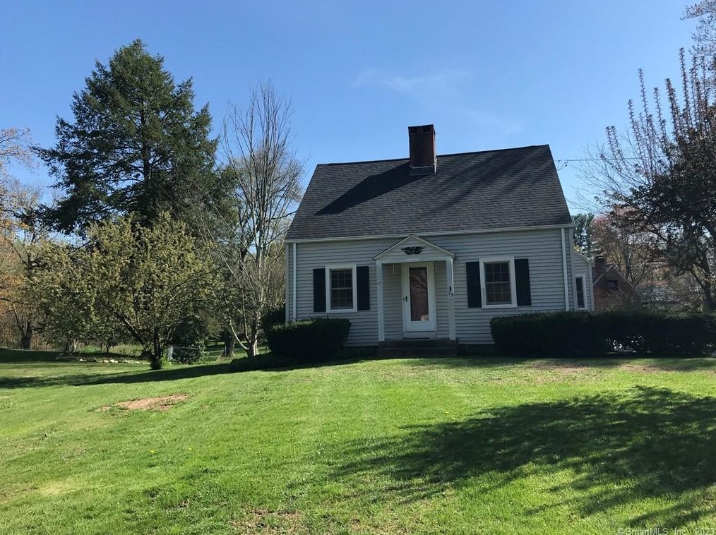 33 Mills Ln, Bloomfield, CT 06002
