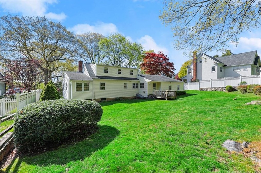 46 Hillside Ave, Tokeneke CT  06820-5010 exterior