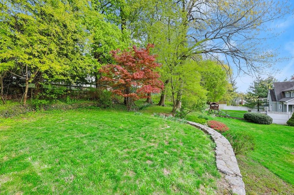 46 Hillside Ave, Tokeneke CT  06820-5010 exterior