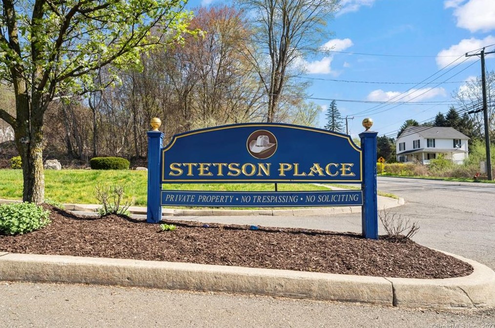 57 Stetson Pl, Danbury, CT 06811-3884