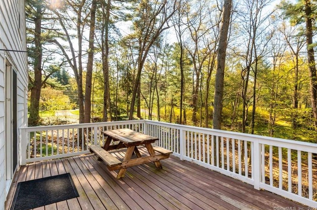 13 Beaverbrook Rd, Simsbury CT  06092-2702 exterior