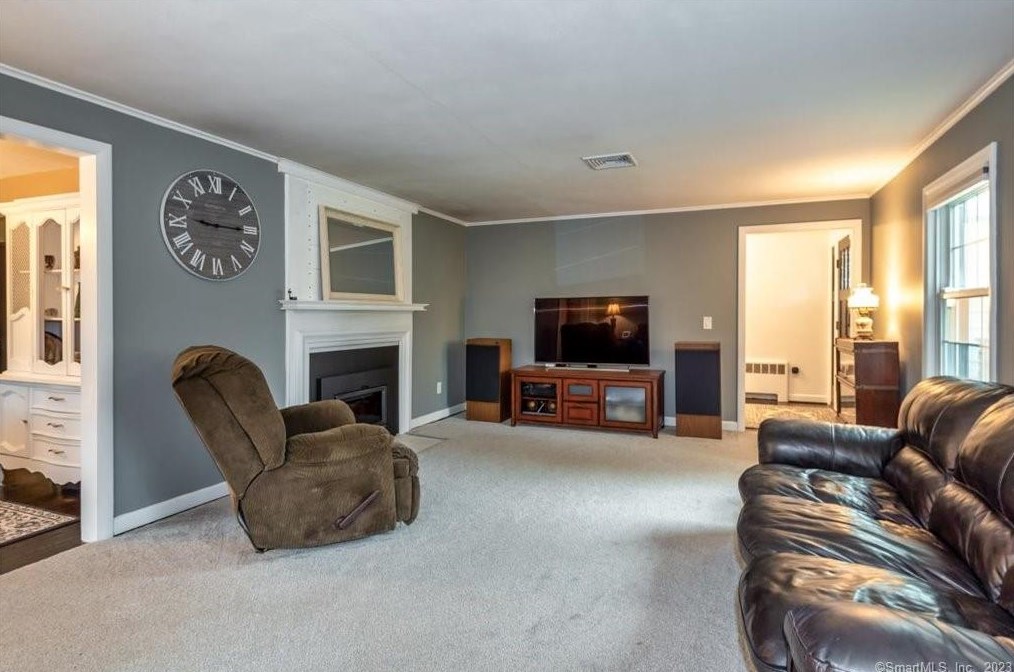 13 Beaverbrook Rd, Simsbury CT  06092-2702 exterior