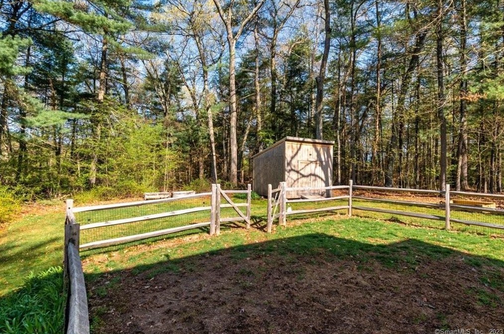 13 Beaverbrook Rd, Simsbury CT  06092-2702 exterior