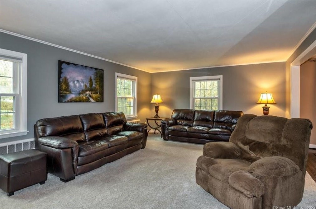 13 Beaverbrook Rd, Simsbury CT  06092-2702 exterior