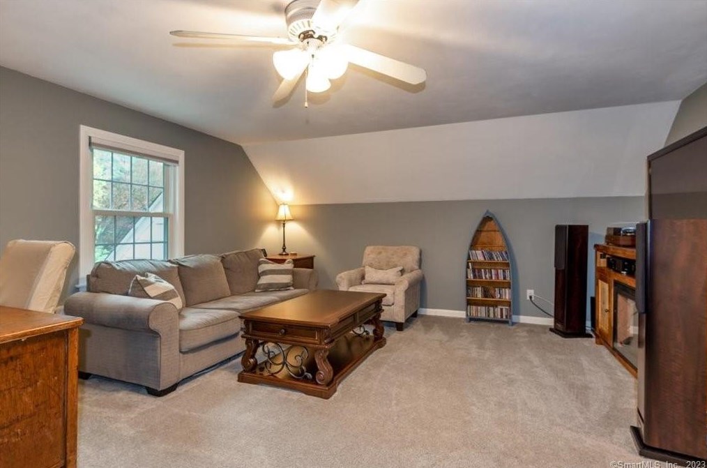 13 Beaverbrook Rd, Simsbury CT  06092-2702 exterior