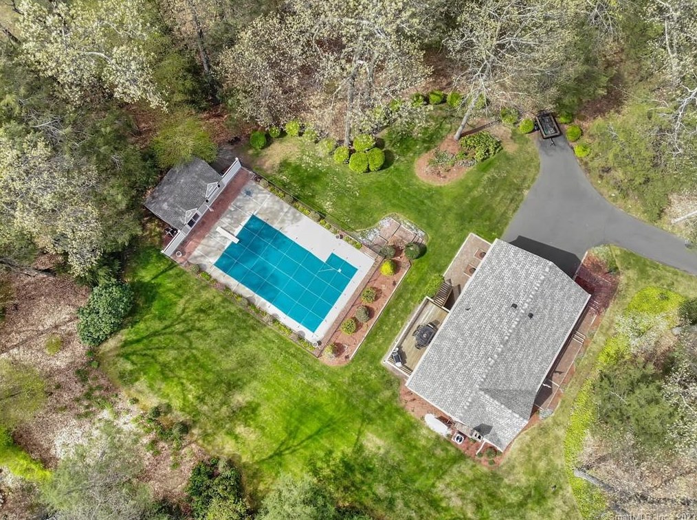 17 Horseshoe Dr, East Granby, CT 06026