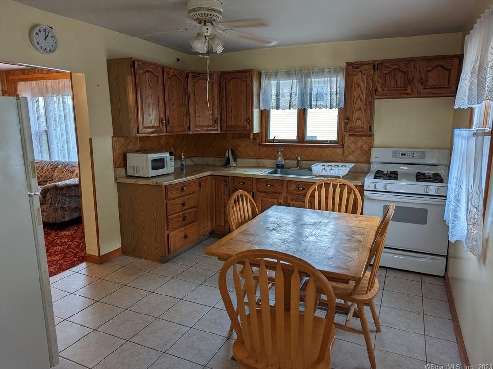 110 New Haven Ave, Derby, CT 06418