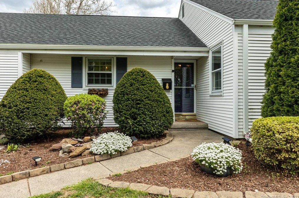 126 Northwood Rd, Hartford, CT 06111-3152