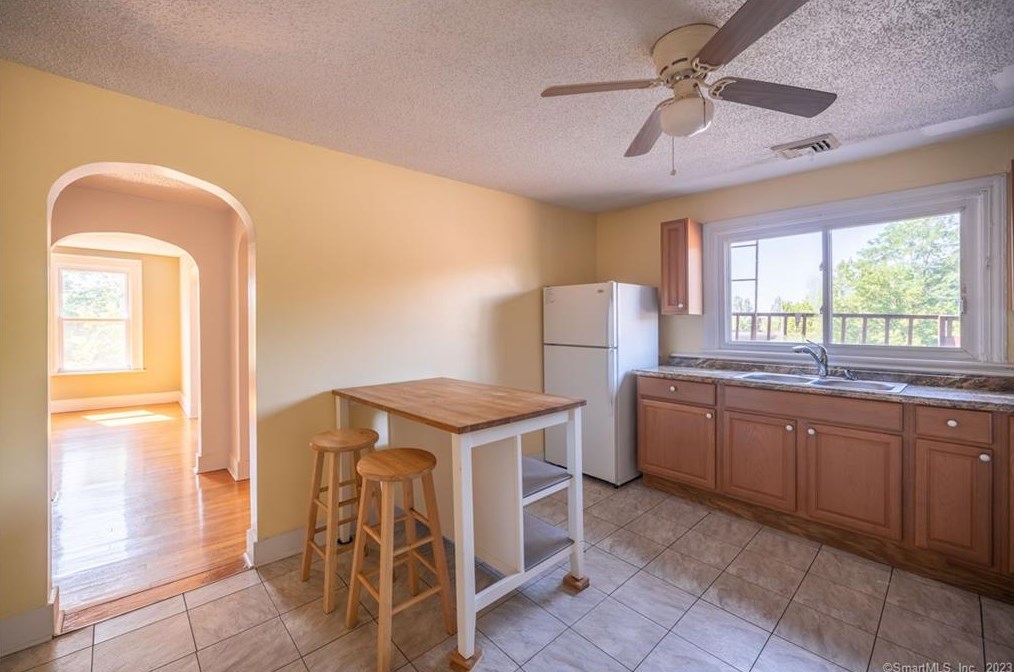 768 State St #1, New Haven, CT 06511