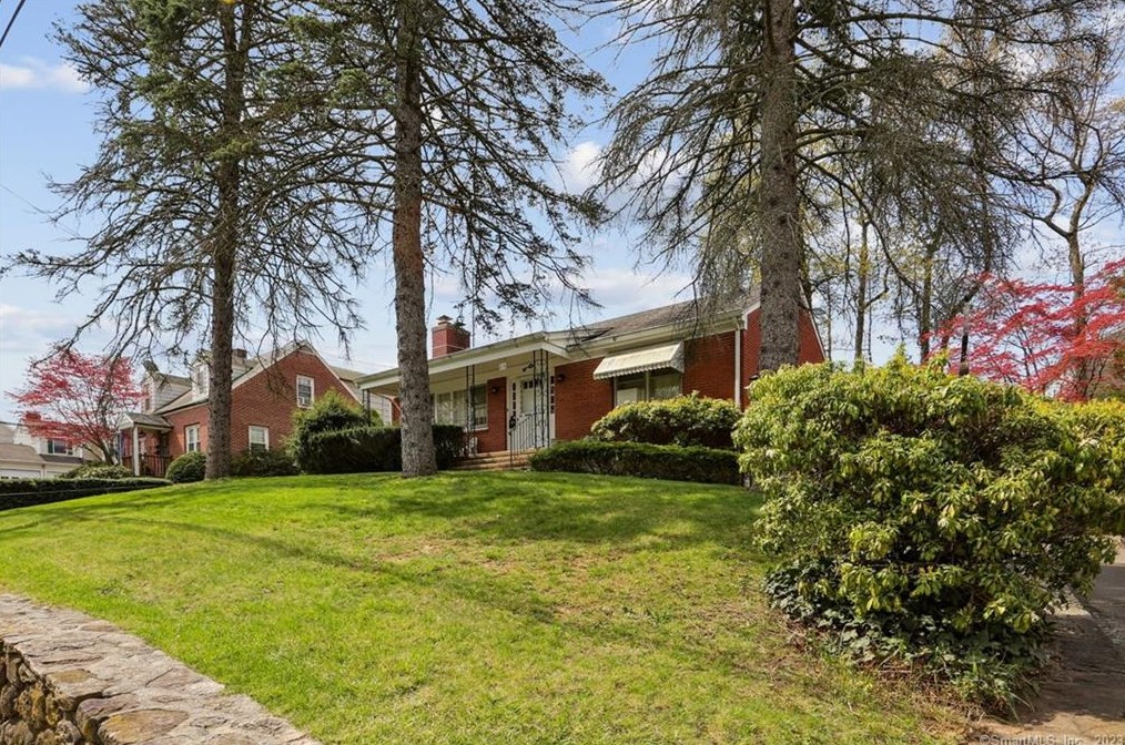 69 Summer St, New Canaan, CT 06840