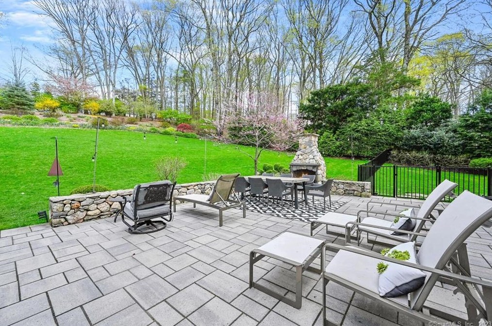 3 Buck Hill Rd, Westport CT  06880-1913 exterior