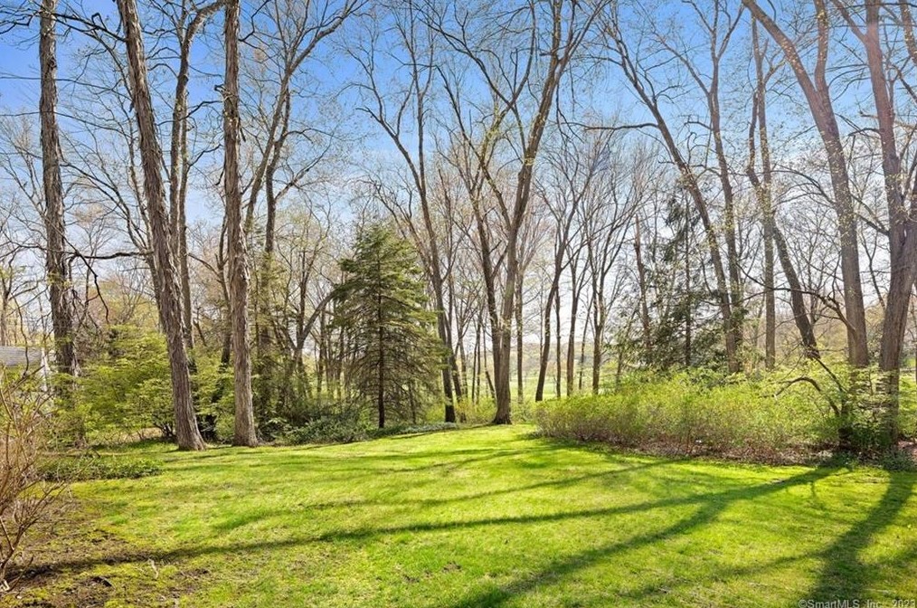 46 Beacon Hill Terrace, Huntington, CT 06484