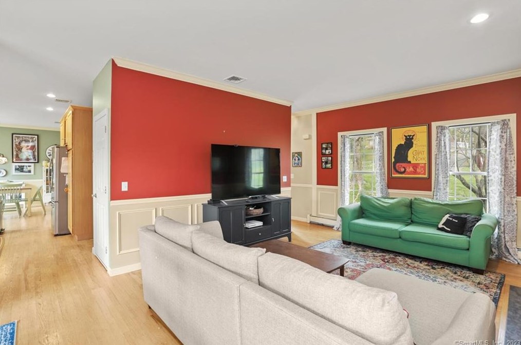 1625 James Farm Rd, Stratford CT  06614-1049 exterior