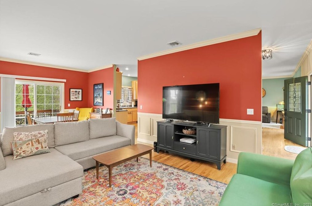 1625 James Farm Rd, Stratford CT  06614-1049 exterior